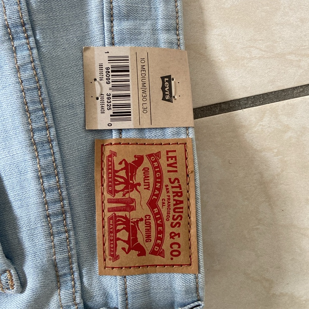 Levi’s 711 Skinny Jeans - Picture 5 of 8